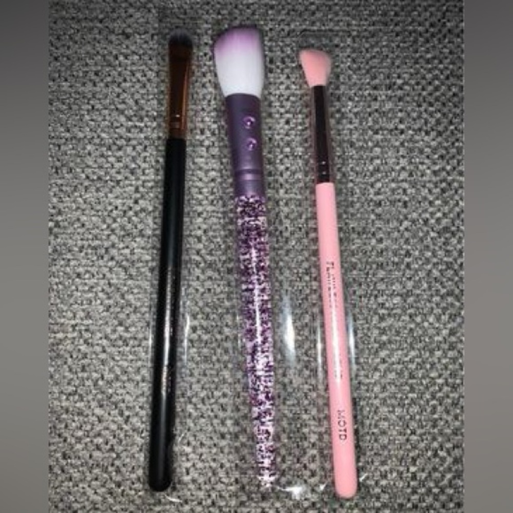 ❌SOLD❌Simissglam and MOTD Eyeshadow and Cheek Makeup Brush Bundle (lot of 3) NEW - Picture 1 of 4